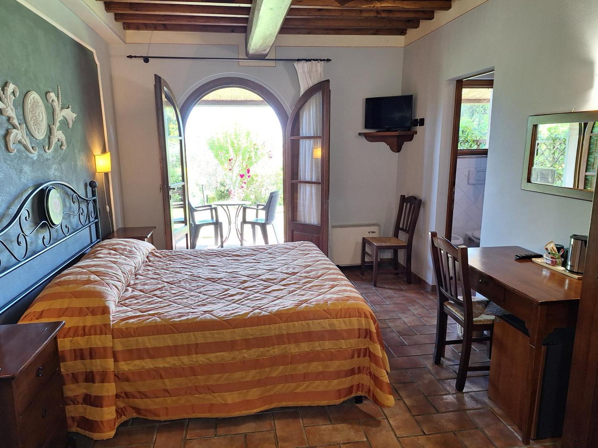 Antico Borgo Il Cardino Bed & Breakfast San Gimignano Bagian luar foto