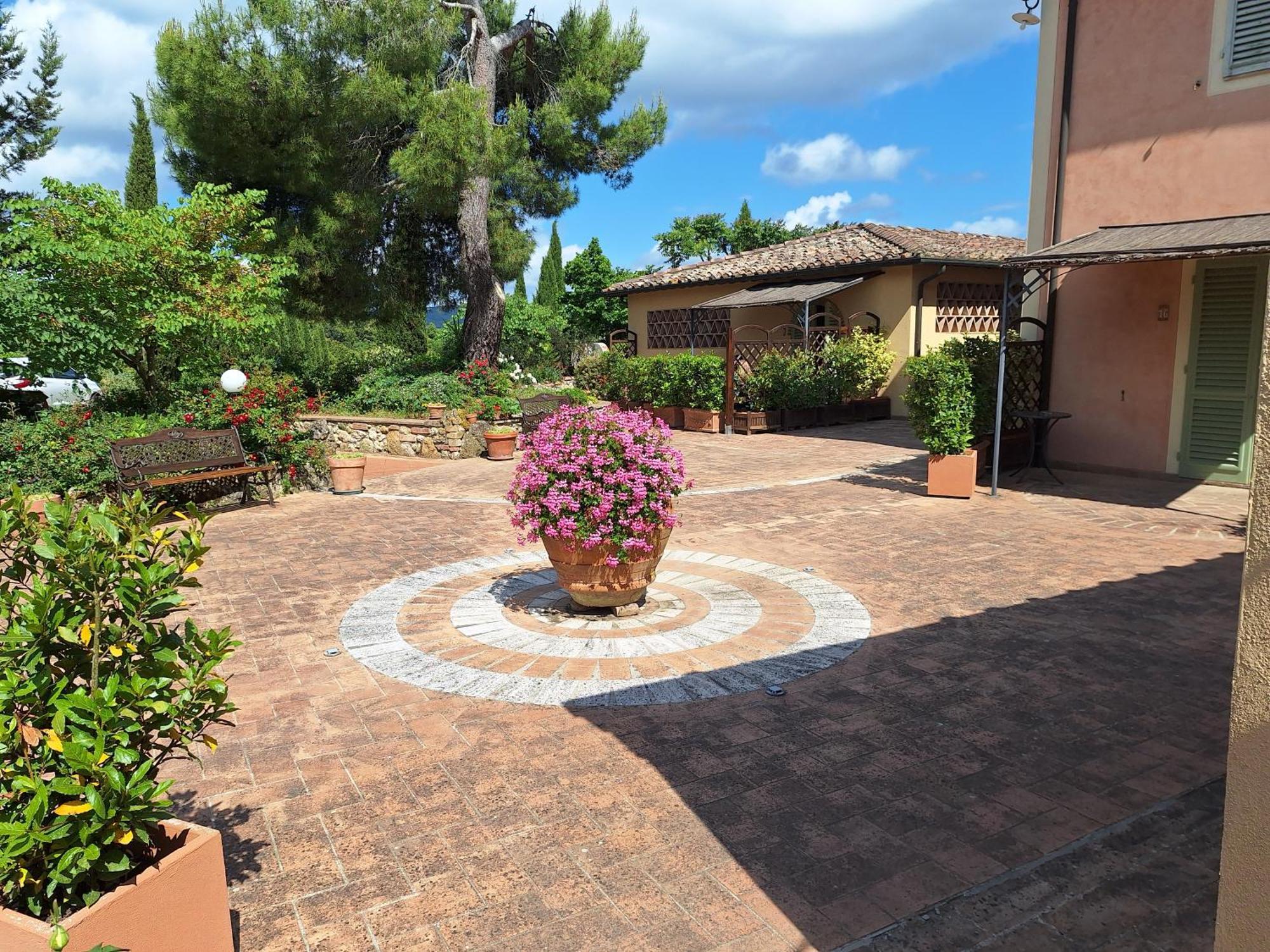 Antico Borgo Il Cardino Bed & Breakfast San Gimignano Bagian luar foto